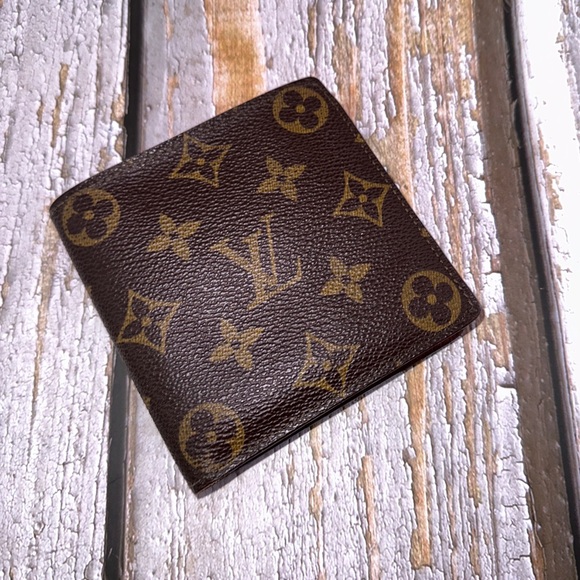 Louis Vuitton Handbags - AUTHENTIC Louis Vuitton wallet credit card holder.